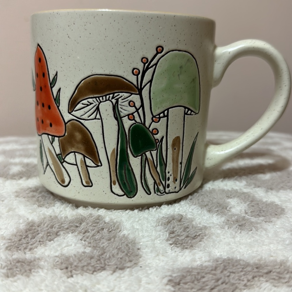 Spectrum Designz Ceramic Stoneware Spring Shop Cottage Mushroom Mug 2023… - Picture 3 of 5
